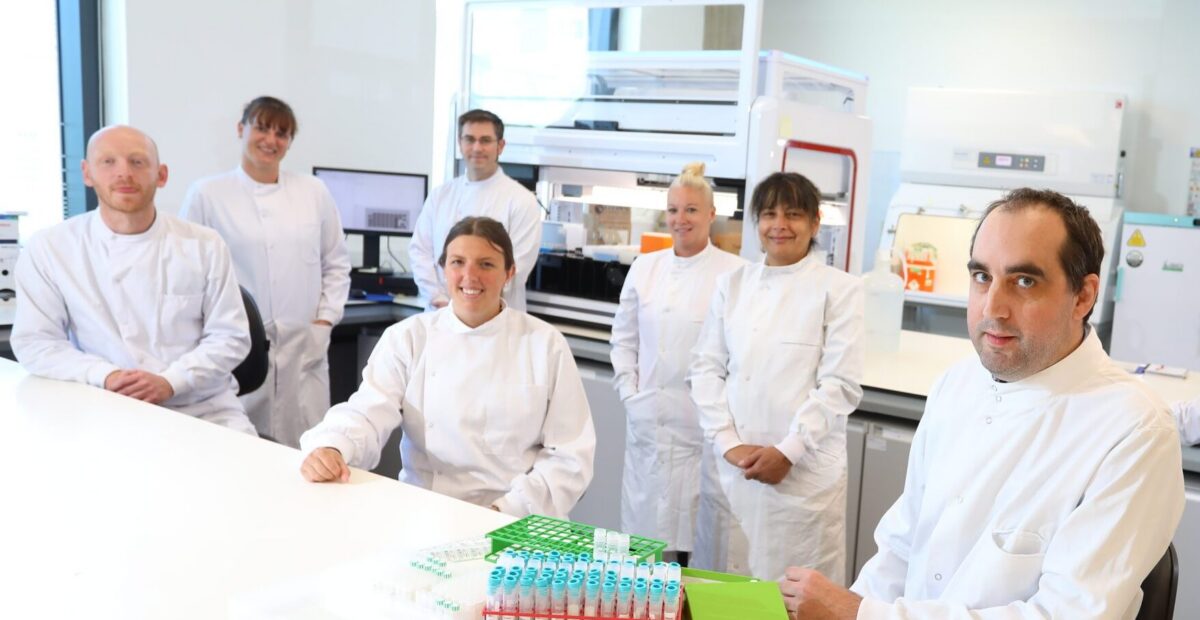 Portrait of the lab team.