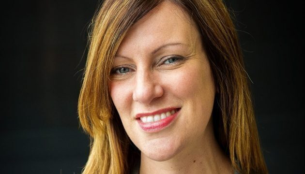 Portrait of Dr Erin Hurst.